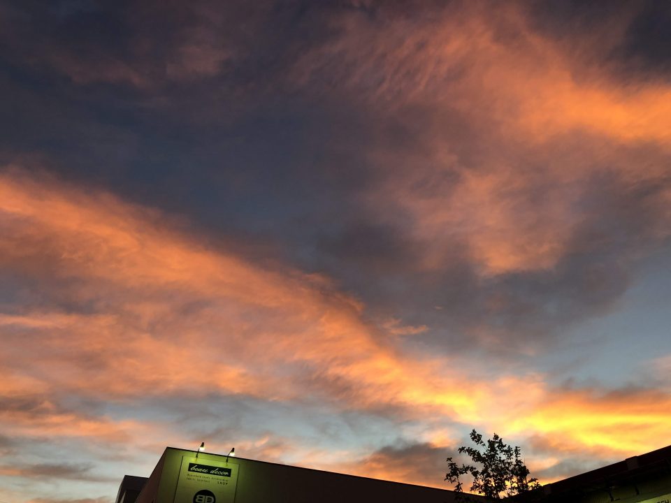 ボーデコールの夕方の空、素敵、明日はロハスマルシェです