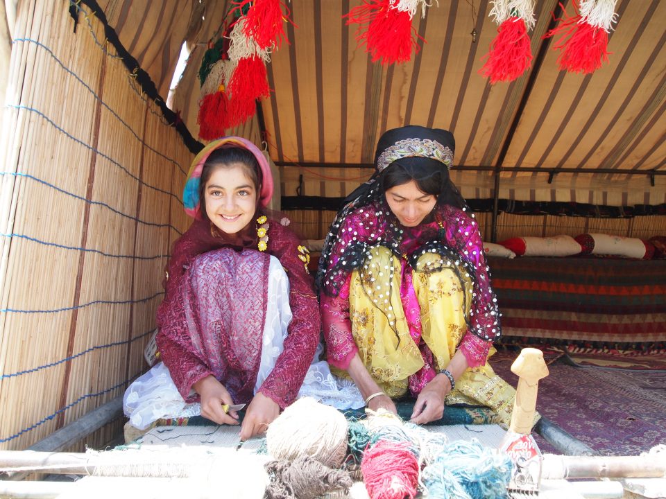 ギャッベを織る女性たち