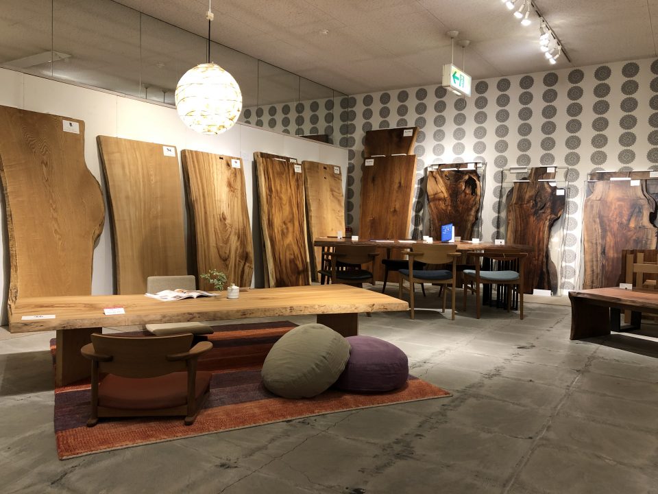 新潟市の家具店ボー・デコールでは、様々な一枚板を取り揃えております