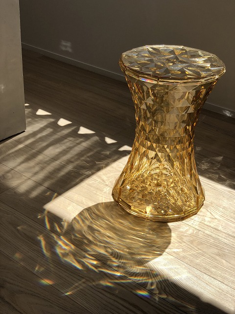 Kartellのストーン