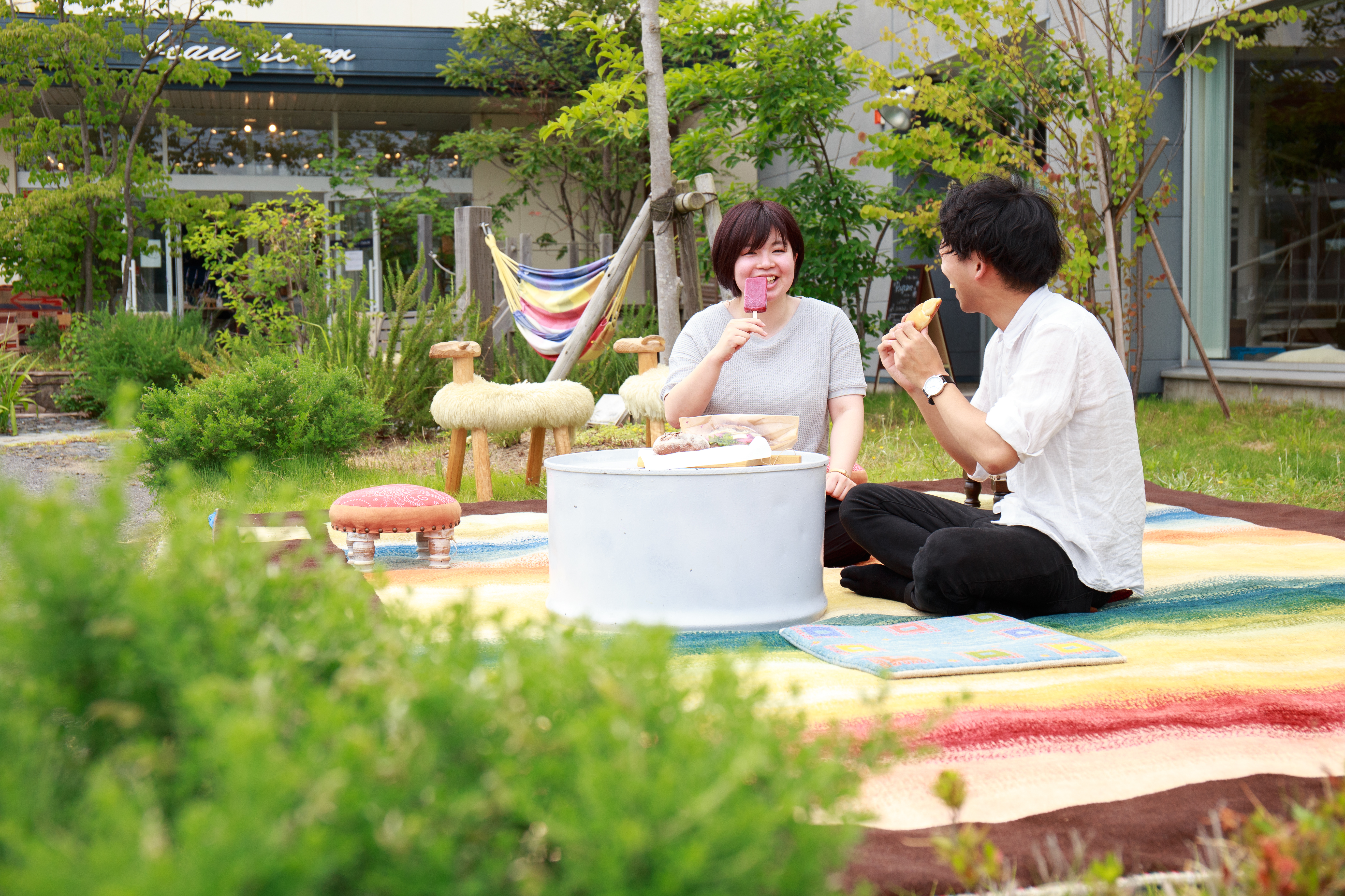 外でランチの様子