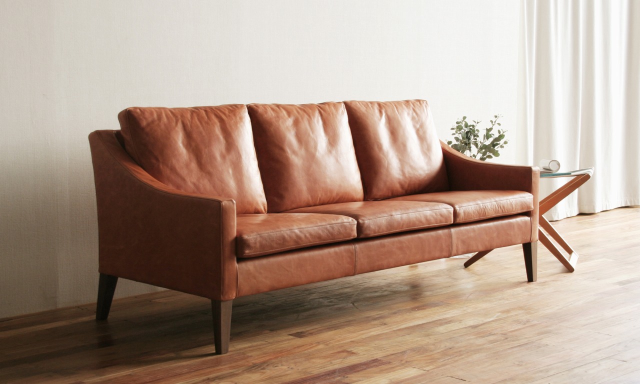 ボー・デコールの家具は革のソファが豊富です