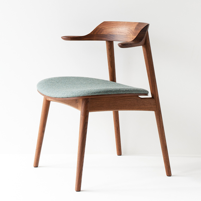 IE-02 chair