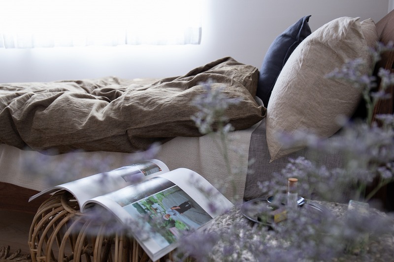 柔らかなリネンの寝具