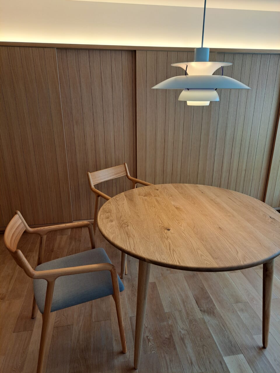 ダイニングテーブル、チェア