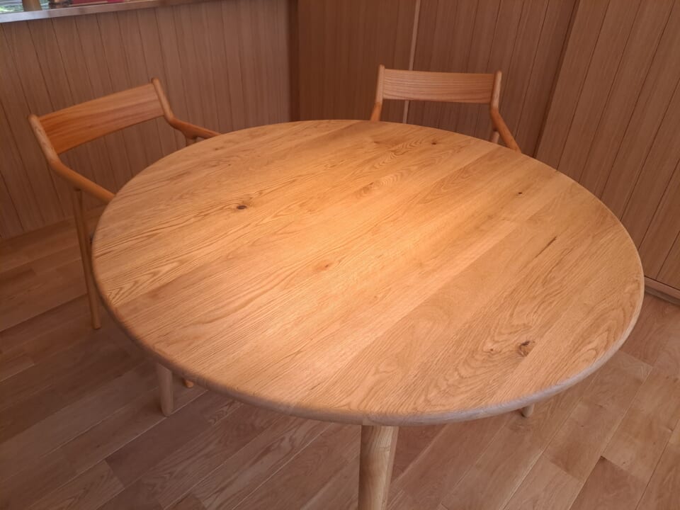 ダイニングテーブル、チェア