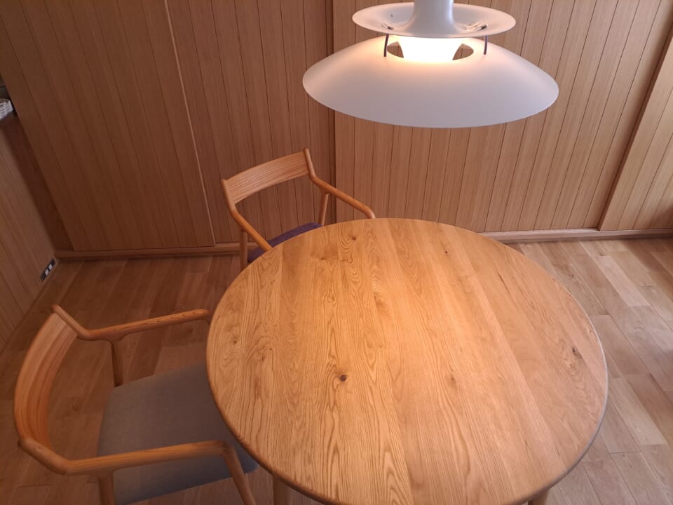 ダイニングテーブル、チェア