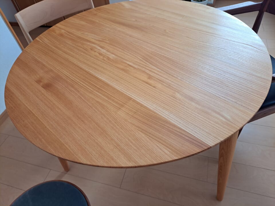 ダイニングテーブル、チェア