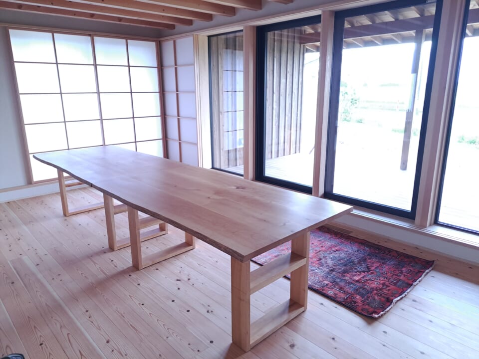 ダイニングテーブル