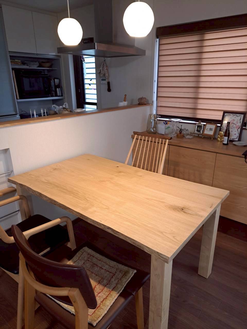 ダイニングテーブル