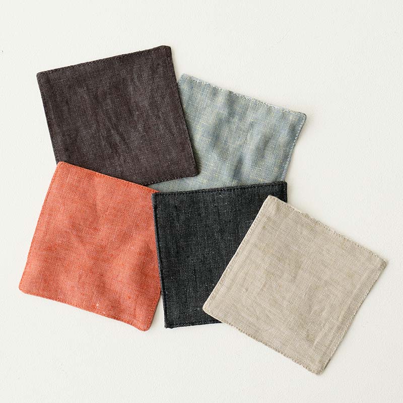 リネン生地のカラフルなコースター