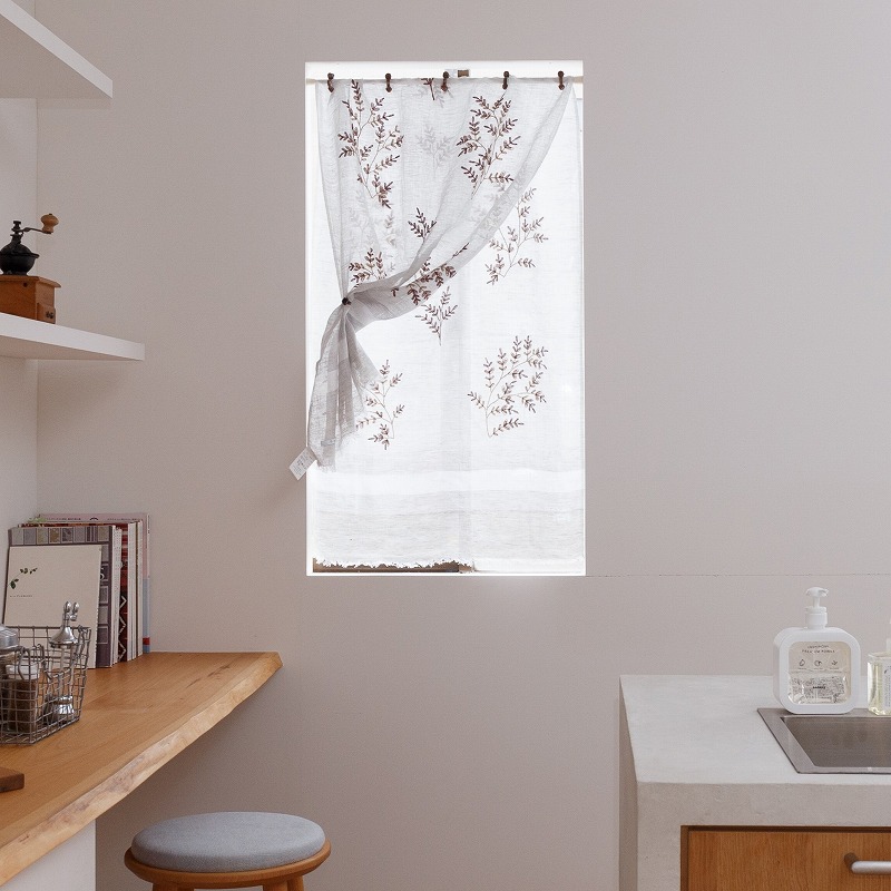 小窓に簡単に掛けられます