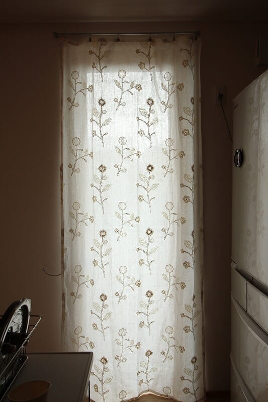 リネンカーテン　刺繍